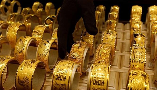 Giá vàng giảm do đồng USD tăng giá