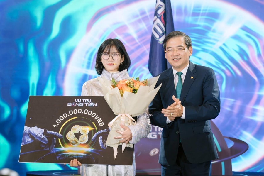 Nữ sinh Hàng hải đăng quang quán quân 'Vũ trụ đồng tiền' 2025