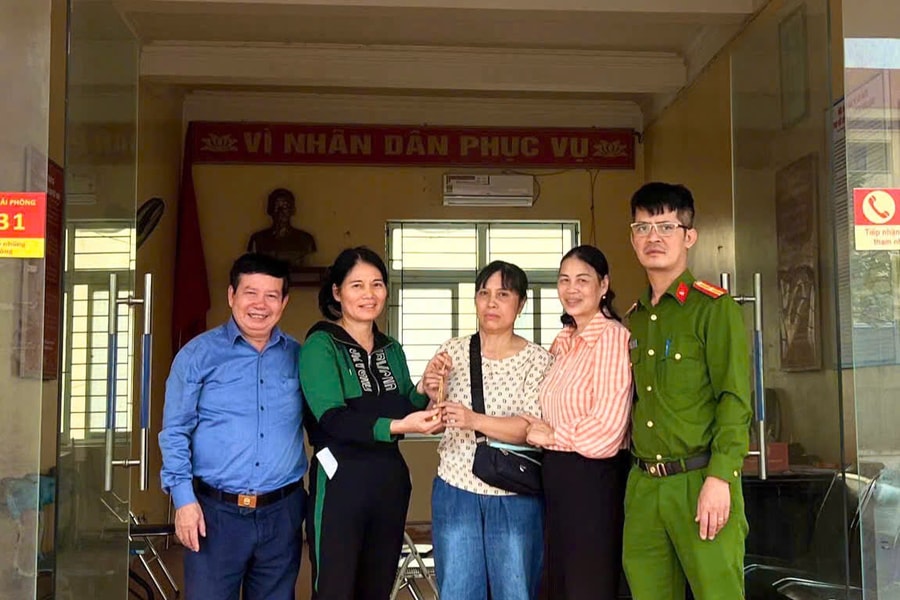 Cựu chiến binh phường Lê Chân nhặt được dây chuyền vàng, trả lại người đánh rơi