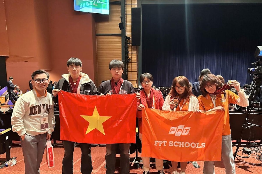 Học sinh Việt Nam giành huy chương vàng và bạc tại chung kết học thuật Quốc tế