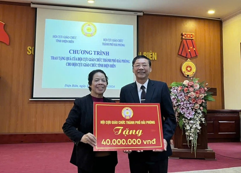 Cựu giáo chức góp sức xây dựng quê hương
