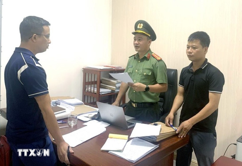 Khởi tố 9 đối tượng tổ chức cho người khác trốn đi nước ngoài