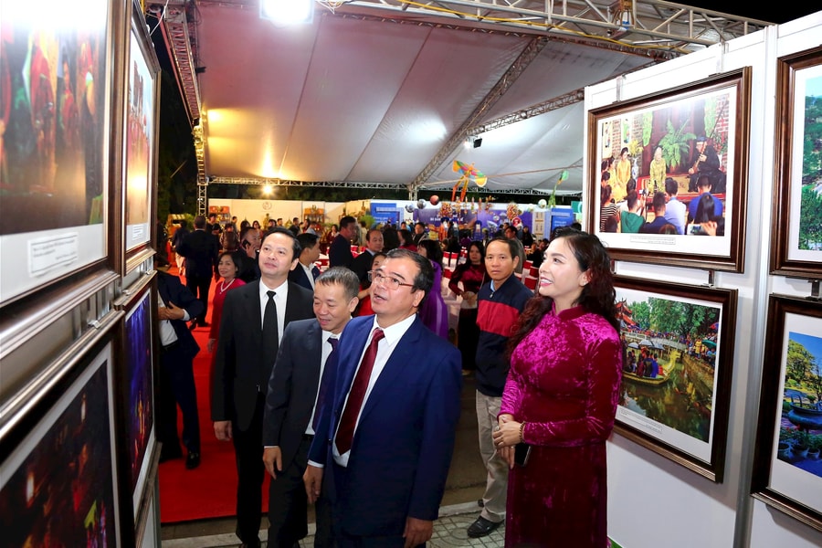 Exhibition on heritage, scenic sites and traditional handicrafts opens in Hai Phong