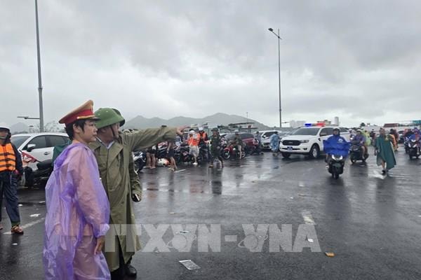 Khôi phục nhanh giao thông, đặc biệt là tuyến đường phục vụ cứu hộ, cứu nạn