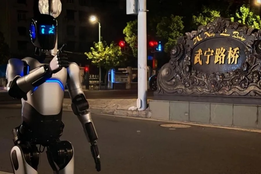 Robot hình người lập kỷ lục Guinness về quãng đường đi bộ liên tục