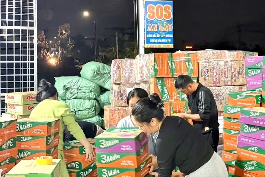 Sẻ chia văn minh, thông minh với đồng bào vùng mưa lũ miền Trung - Tây Nguyên