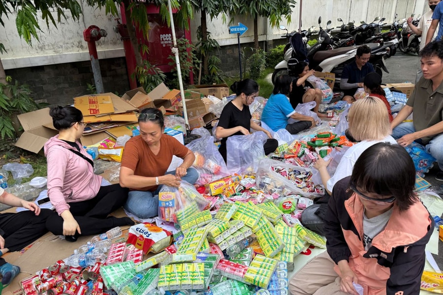 TP Hồ Chí Minh huy động hơn 60 tỷ đồng và gần 3.000 tấn hàng hóa hỗ trợ miền Trung