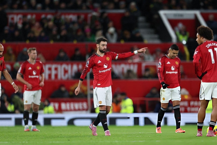 MU thua sốc trước Everton dù chơi hơn người gần 80 phút