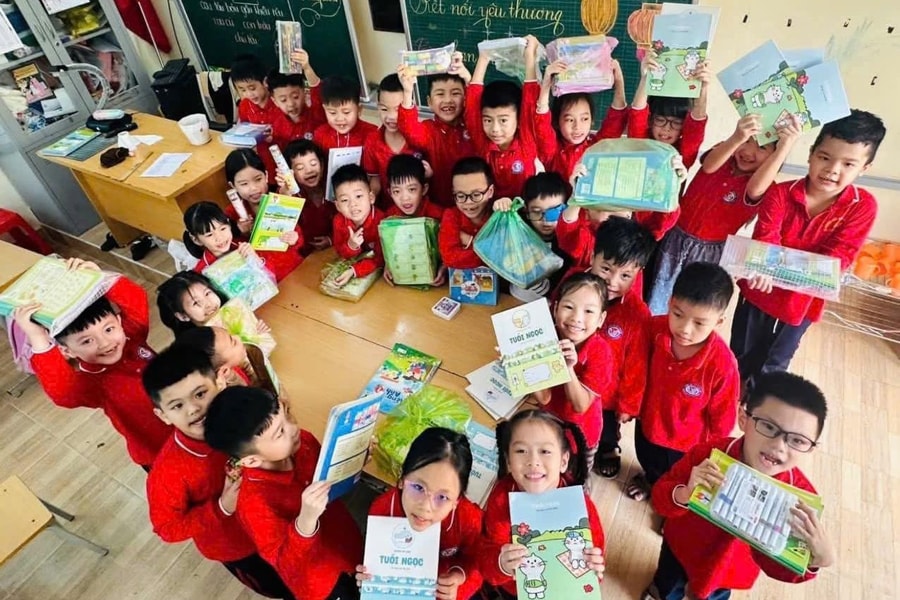 Thiếu nhi Hải Phòng góp sách vở, đồ dùng học tập ủng hộ học sinh vùng lũ