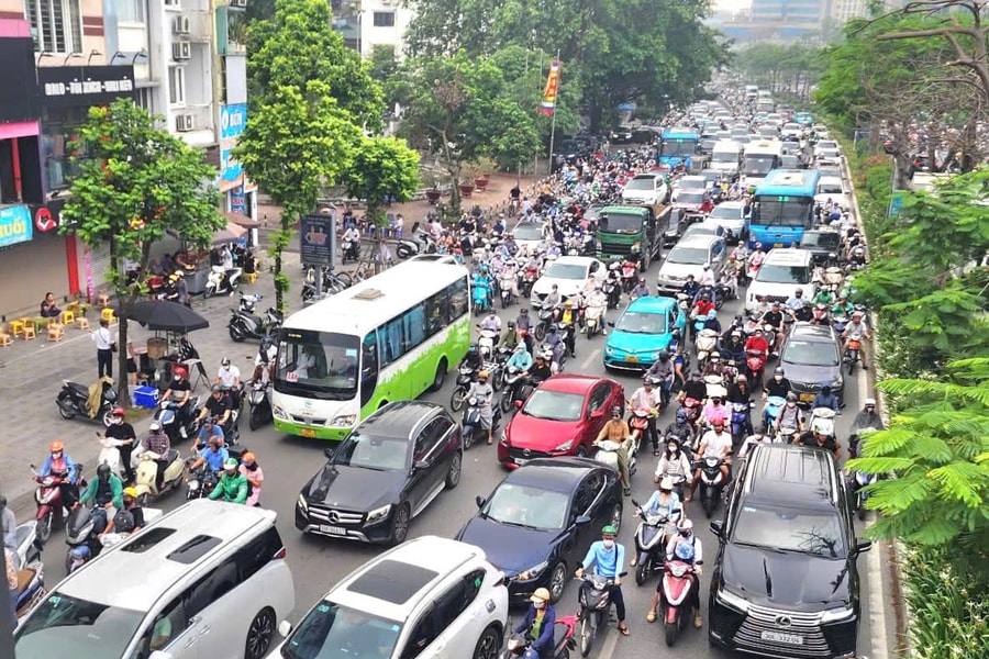Hà Nội cấm theo giờ một số phương tiện chạy xăng dầu từ 1/7/2026