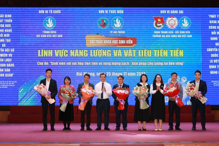 Sinh viên Hải Phòng thảo luận về năng lượng và vật liệu tiên tiến