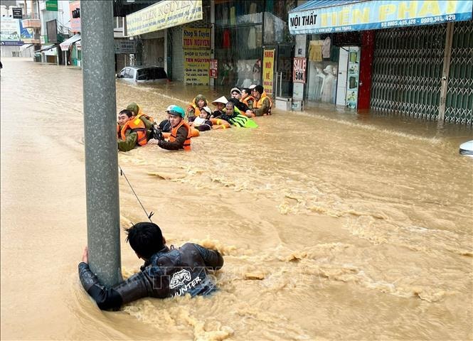 Tăng cường sự lãnh đạo của Đảng đối với công tác phòng ngừa, ứng phó, khắc phục hậu quả thiên tai