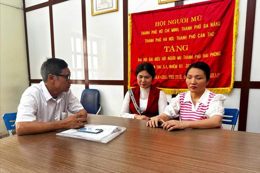Gỡ vướng giao dịch, bảo đảm quyền tự chủ của người khiếm thị