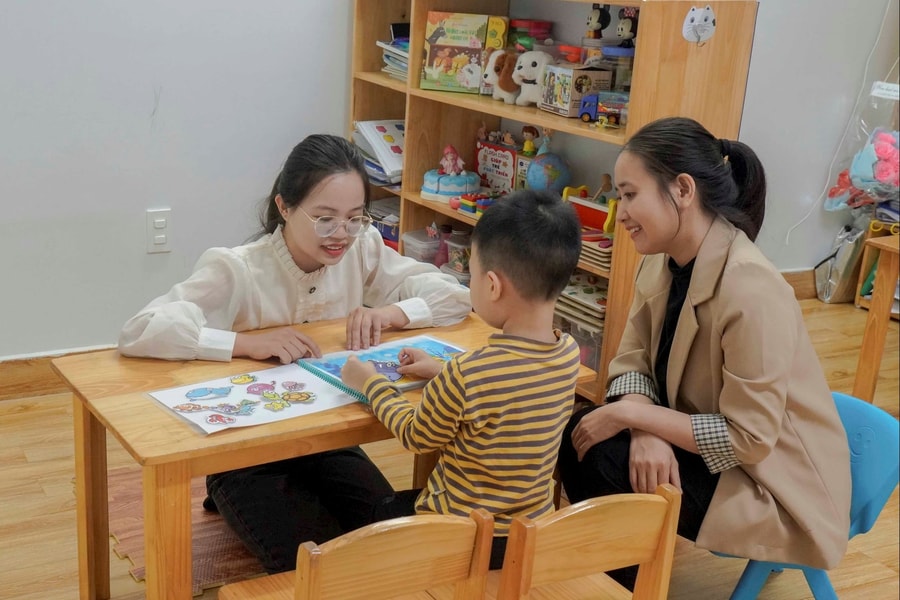 Cô giáo trẻ kiên trì mở cánh cửa hòa nhập cho trẻ đặc biệt
