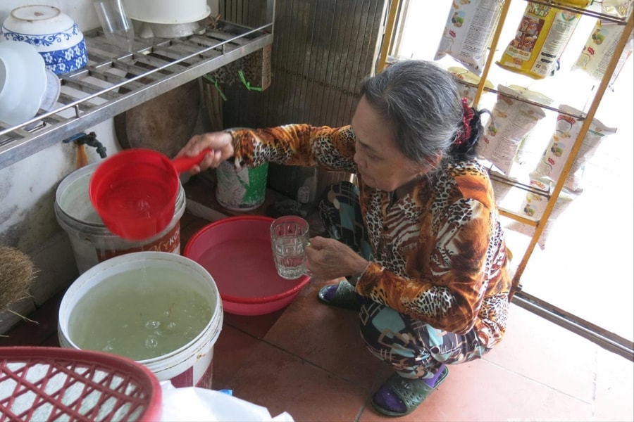 Người dân các xã ven đê biển 1 'khát' nước sạch
