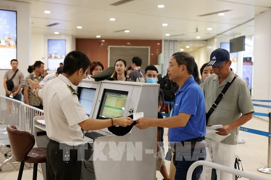 Chỉ làm thủ tục tại quầy với khách có hành lý ký gửi và đặc biệt ở sân bay