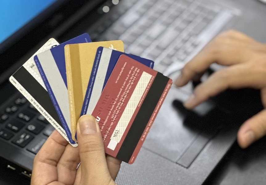 Từ hôm nay 1/12, nhiều ngân hàng thu phí quản lý với tài khoản có số dư dưới 500.000 đồng/tháng