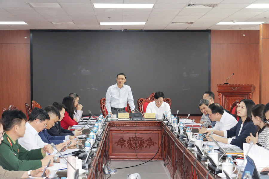 Thẩm tra các dự thảo nghị quyết về mức chi công tác bầu cử, sử dụng nguồn thu từ giao dịch tín chỉ carbon