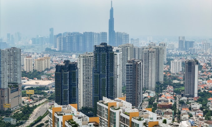 Cần siết tín dụng bất động sản để hạ nhiệt giá nhà