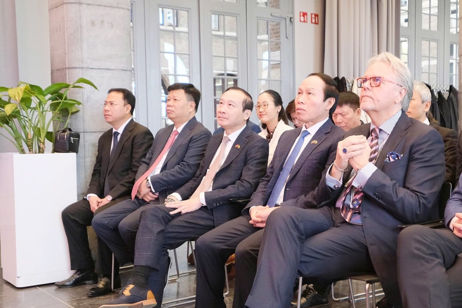 Hai Phong seeks cooperation in developing green port models