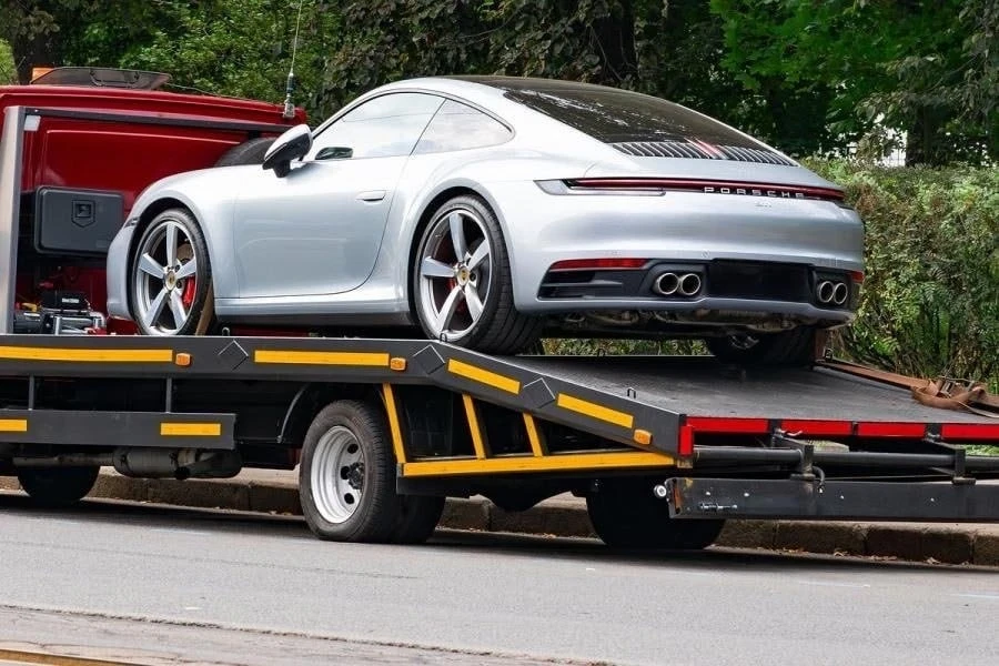 Hàng trăm xe Porsche tại Nga bất ngờ gặp sự cố, không vận hành được