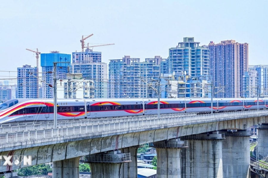 Trung Quốc đưa vào sử dụng tuyến đường sắt cao tốc đến biên giới Việt Nam