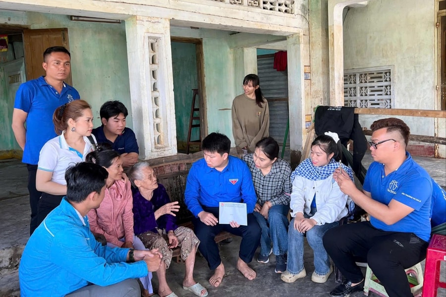 Hai Phong youth support flood-hit people in Dak Lak