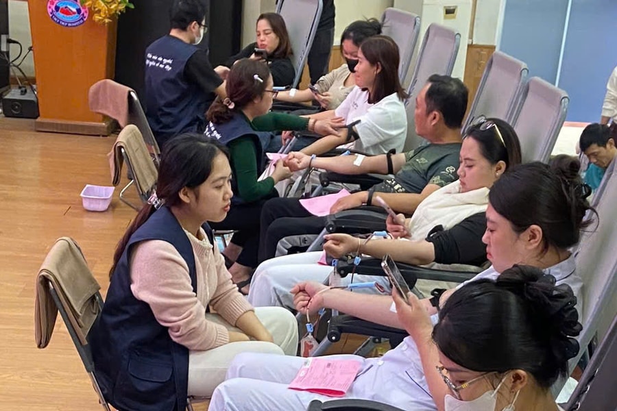Chương trình 'Giọt hồng sẻ chia' tiếp nhận 281 đơn vị máu