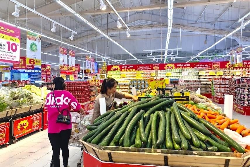 Thương mại, dịch vụ tăng trưởng mạnh, du lịch bứt phá gần 20% trong 11 tháng
