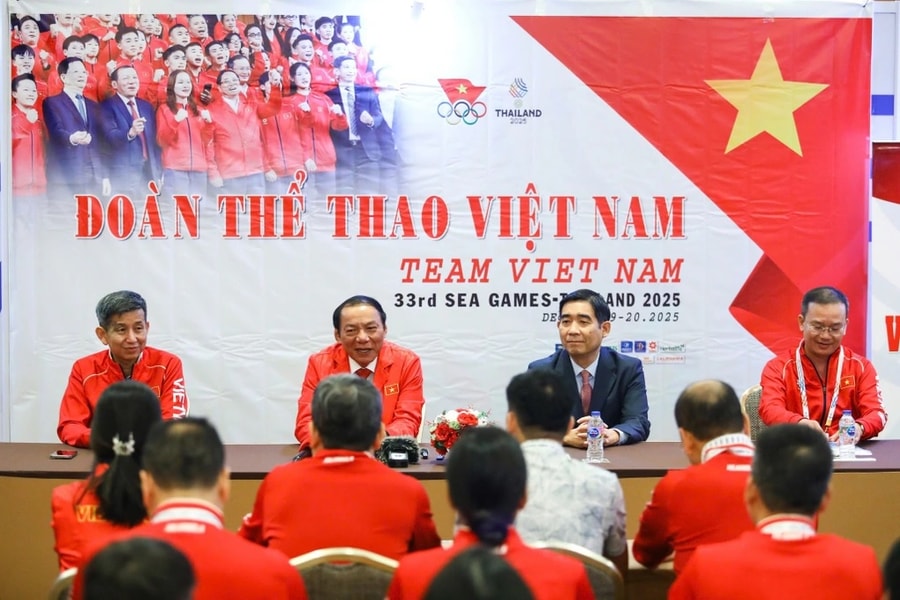 Bộ trưởng Nguyễn Văn Hùng động viên tinh thần thi đấu của đoàn Thể thao Việt Nam