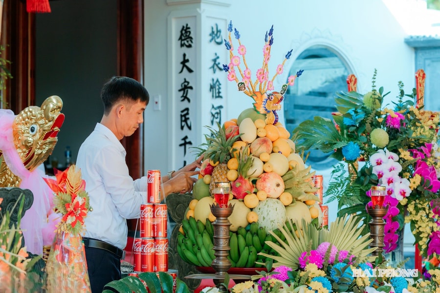 Nghệ nhân xếp mâm ngũ quả Bùi Doãn Giới - người giữ gìn ký ức