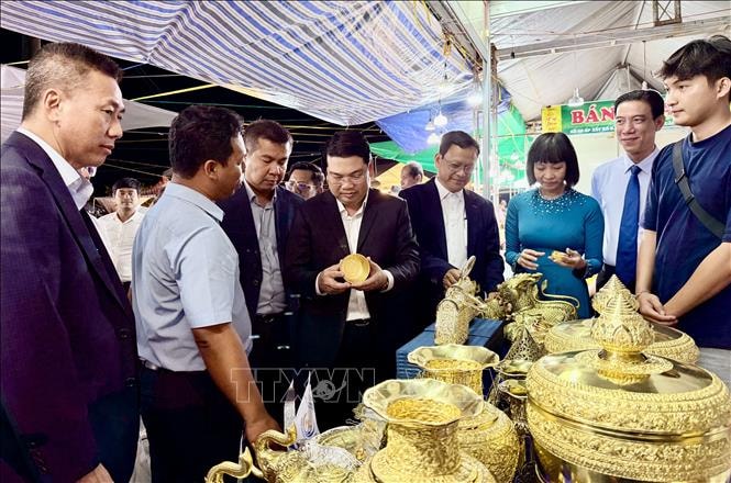 Khai mạc Hội chợ thương mại OCOP biên giới Việt Nam - Campuchia