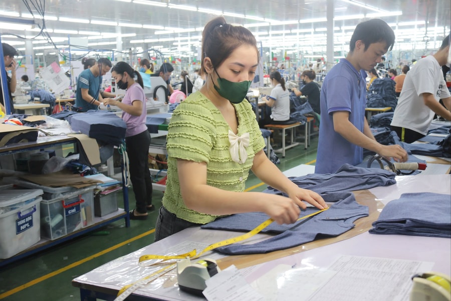 Textile and garment businesses accelerate production at year-end