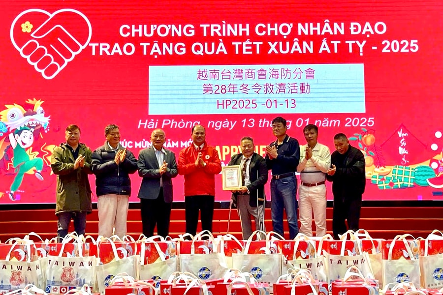 Thêm sắc màu Xuân đất Cảng