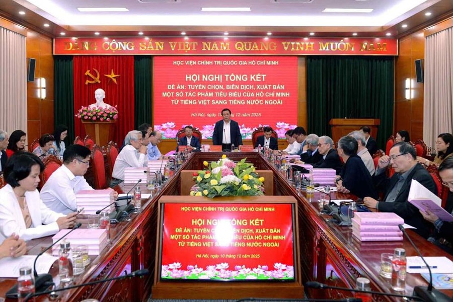 Xuất bản tác phẩm của Chủ tịch Hồ Chí Minh sang tiếng nước ngoài