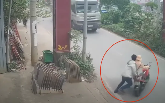 Củng cố hồ sơ để khởi tố tội giết người trong vụ đẩy cảnh sát giao thông vào đầu xe tải