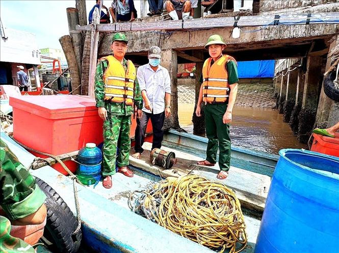 Tịch thu tang vật khai thác thủy sản trái phép