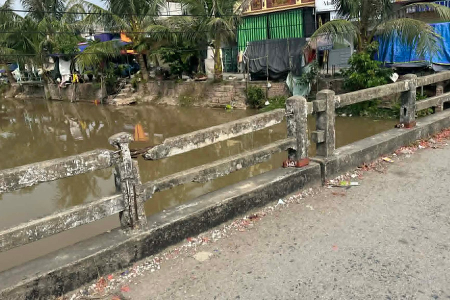 Lan can cầu Chè, xã Tiên Lãng hư hỏng