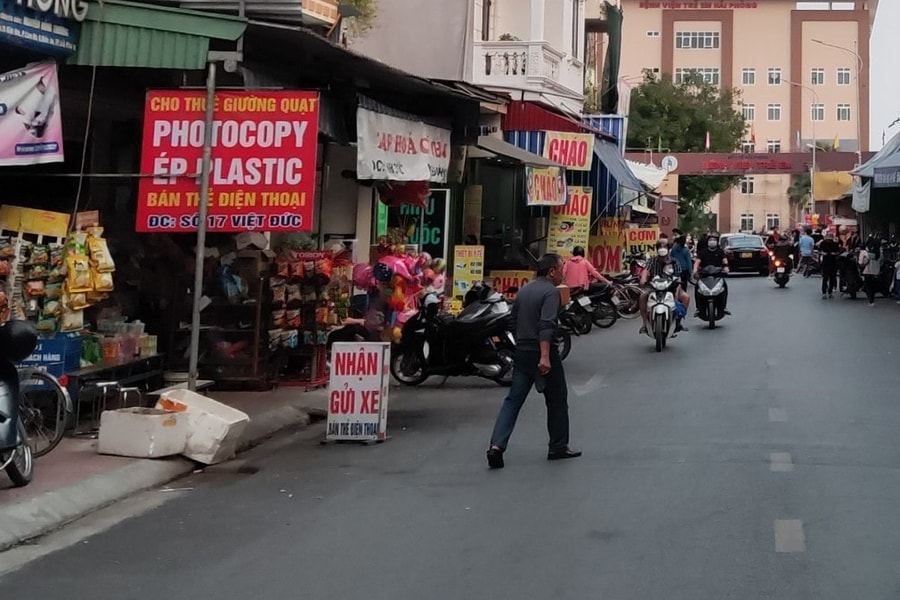 Lấn chiếm lòng đường phố Việt Đức, phường Kiến An