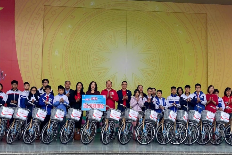 Trao 29 xe đạp tặng học sinh hoàn cảnh khó khăn ở Hải Phòng