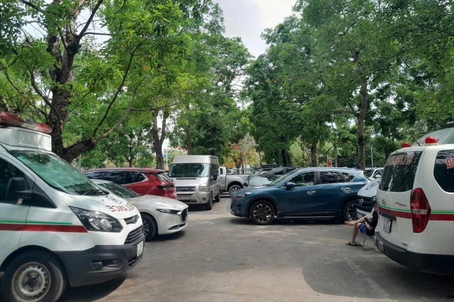 Lộn xộn bãi đỗ xe công cộng Trần Phú