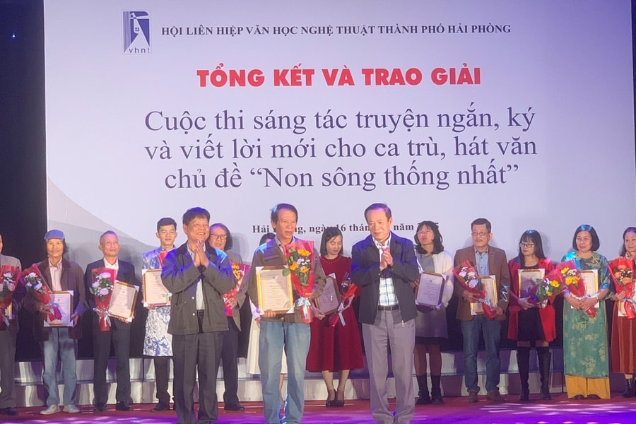 17 tác phẩm đoạt giải cuộc thi sáng tác 'Non sông thống nhất'