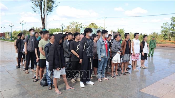Tiếp nhận 63 công dân Việt Nam do Campuchia trao trả