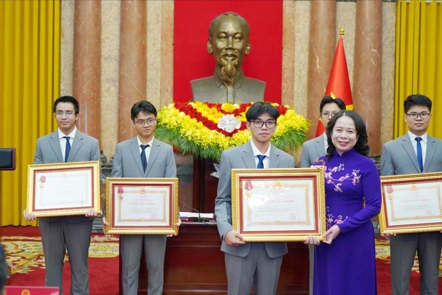 Nguyễn Hữu Thành được tặng thưởng Huân chương Lao động hạng ba