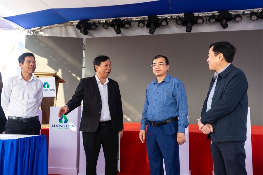Mời các hộ dân gương mẫu trong giải phóng mặt bằng dự khởi công khu công nghiệp Lương Điền - Ngọc Liên