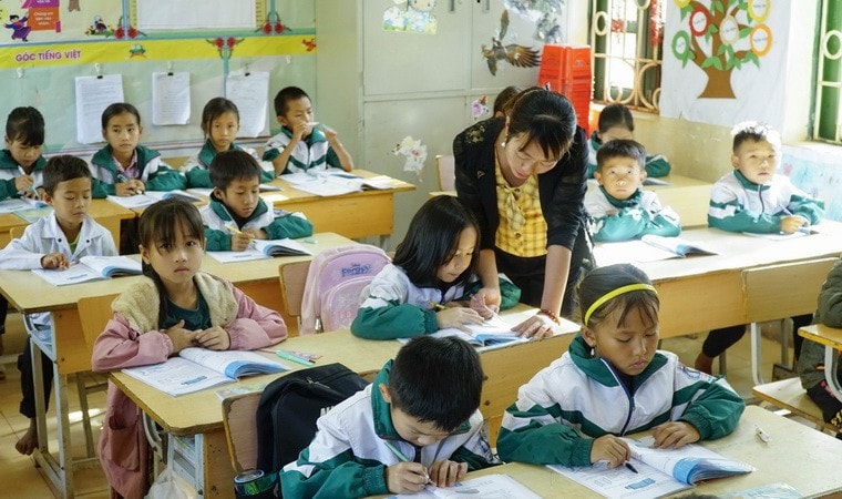 Ưu tiên các chương trình dạy tiếng Lào, Campuchia tại các xã biên giới