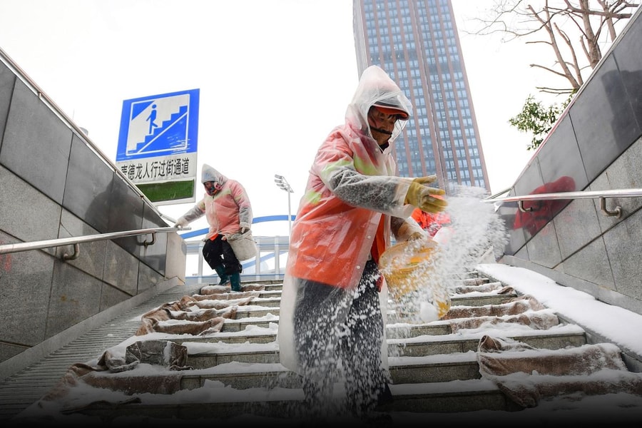 Trung Quốc cắt giảm sử dụng hóa chất làm tan băng