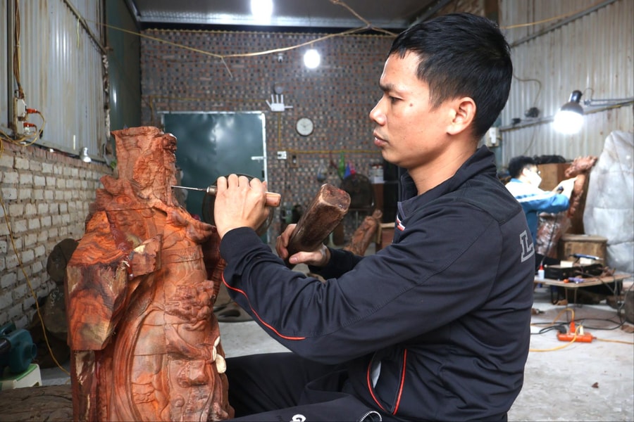 Thợ mộc Đông Giao tăng ca 'chạy' đơn hàng Tết