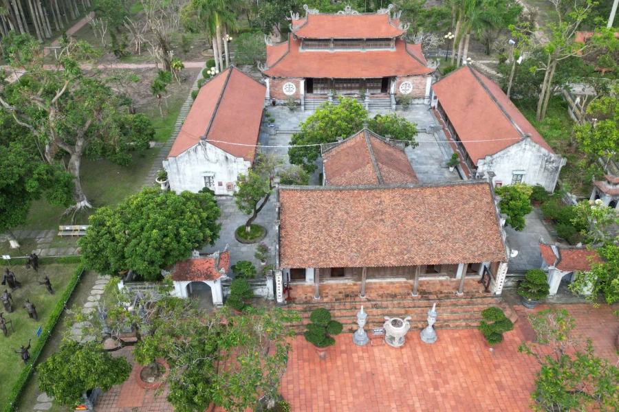 Về làng Am