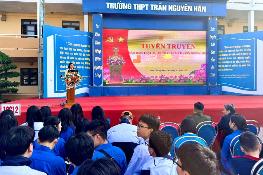Trang bị kỹ năng hướng dẫn giao thông cho thanh niên tình nguyện
